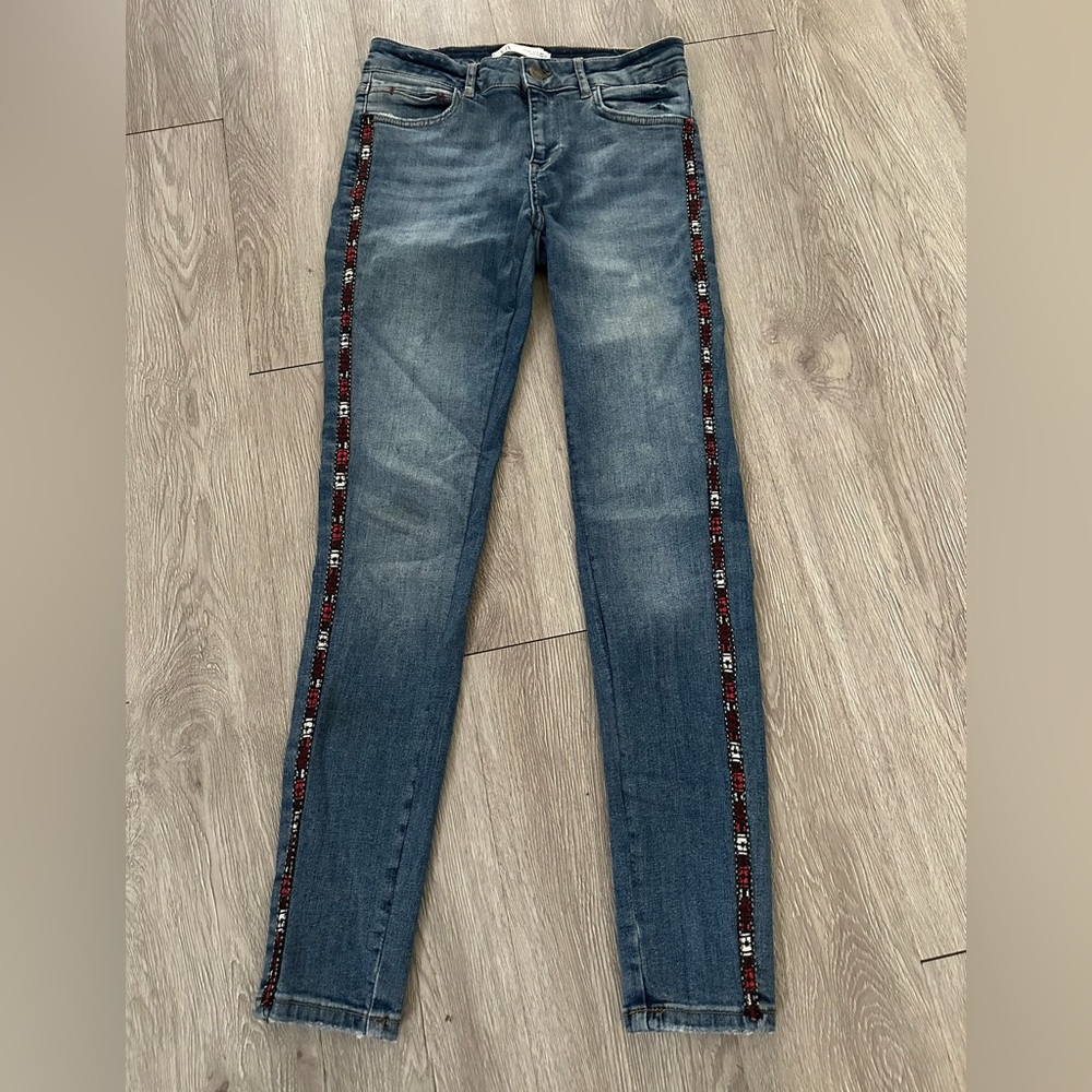 New - Size MEX26 - USA4 Zara Denim Jeans with Button Detail